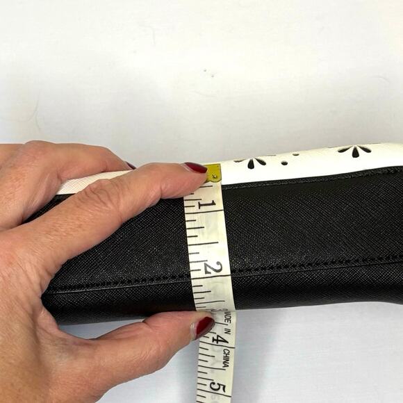 Vera Bradley Laser Cut Flowerlines Wristlet Black White Faux Leather NWOT - Picture 12 of 13